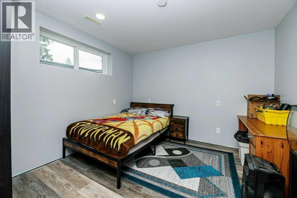 9 Henner's Out, Lacombe