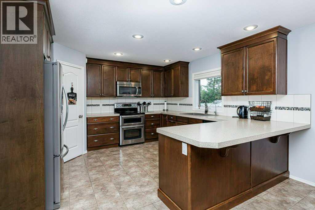 9 Henner's Out, Lacombe