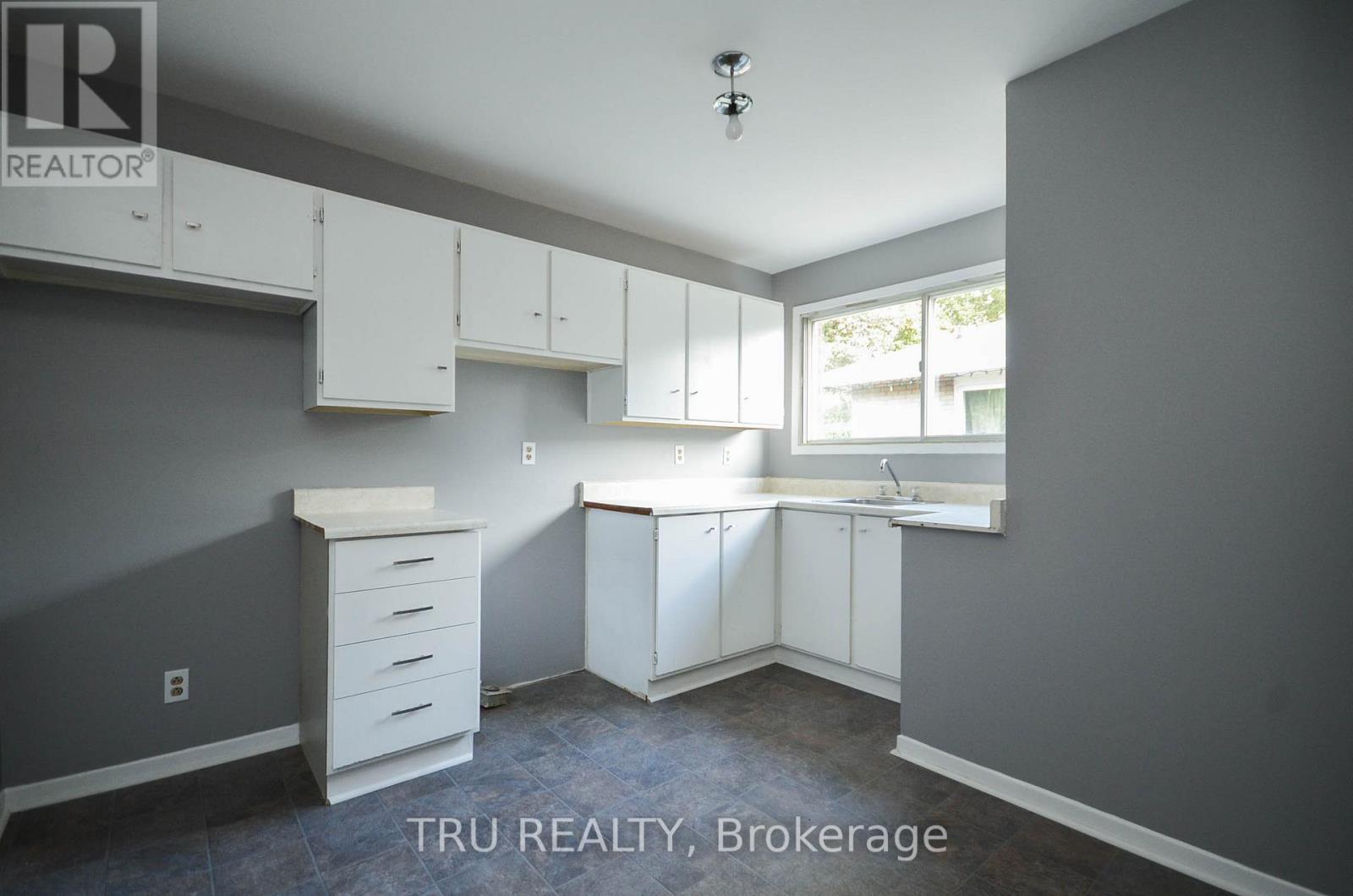 3 Bed, 1 Bath House for Rent in Ottawa – A – 2428 IRIS STREET, Ottawa – MLS# X13610486 - Image 14