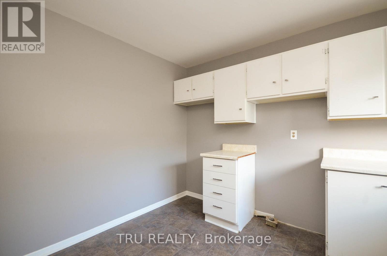 3 Bed, 1 Bath House for Rent in Ottawa – A – 2428 IRIS STREET, Ottawa – MLS# X13610486 - Image 15