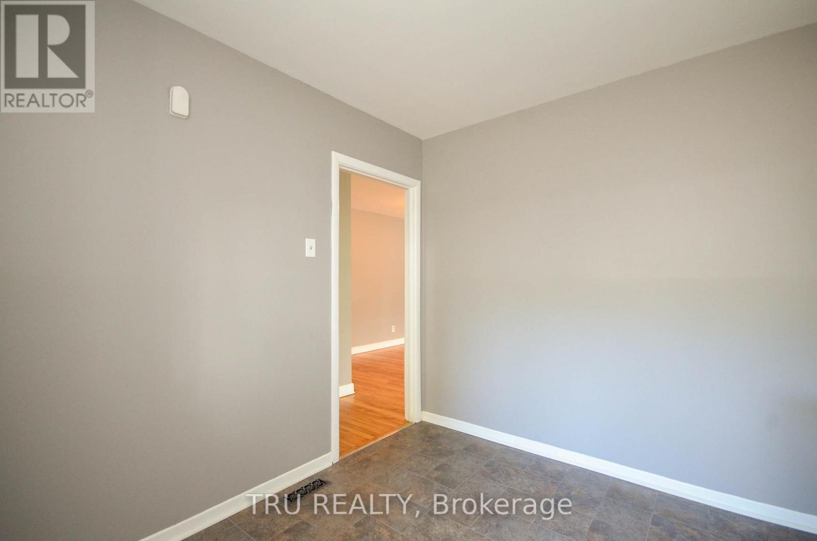 3 Bed, 1 Bath House for Rent in Ottawa – A – 2428 IRIS STREET, Ottawa – MLS# X13610486 - Image 16