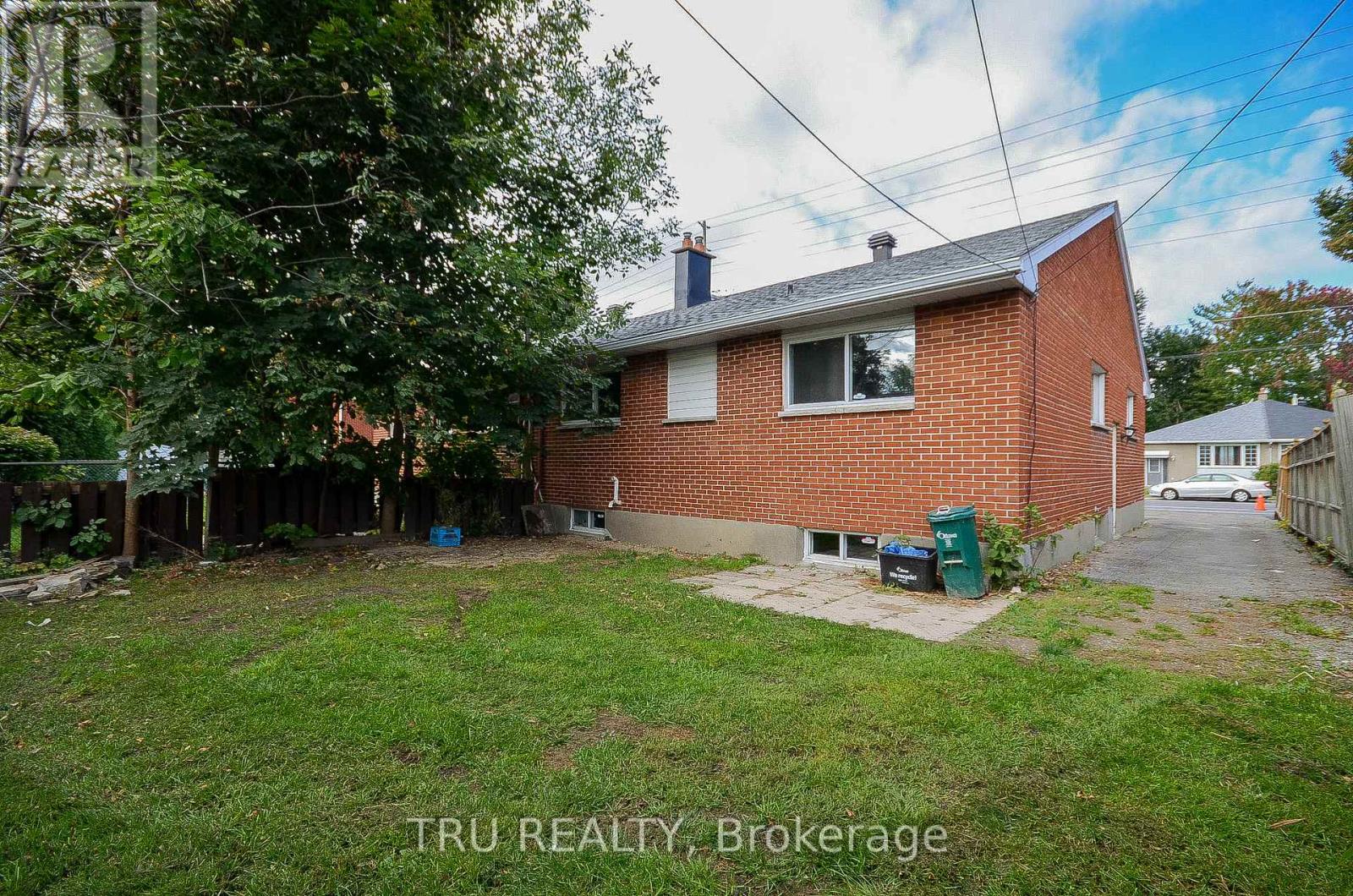 3 Bed, 1 Bath House for Rent in Ottawa – A – 2428 IRIS STREET, Ottawa – MLS# X13610486 - Image 29