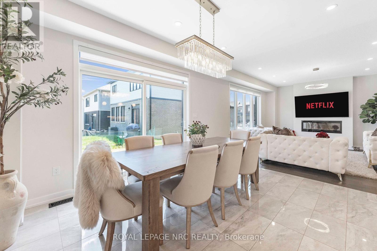66 SUNFLOWER CRESCENT - Image 19