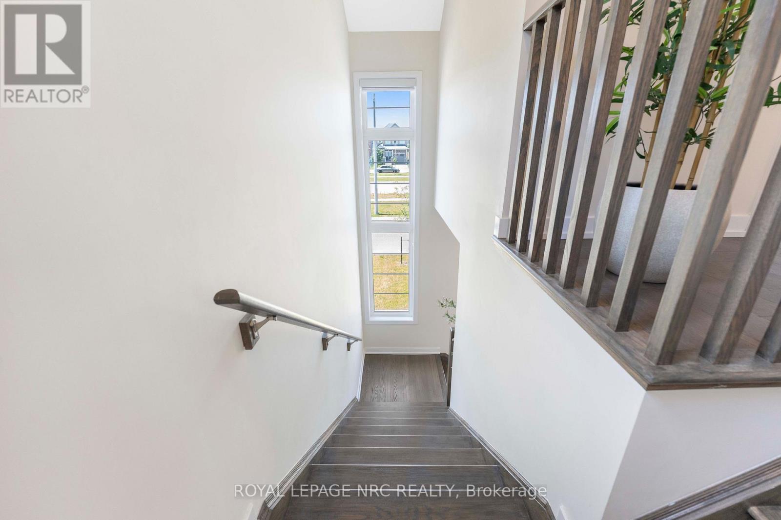 66 SUNFLOWER CRESCENT - Image 23