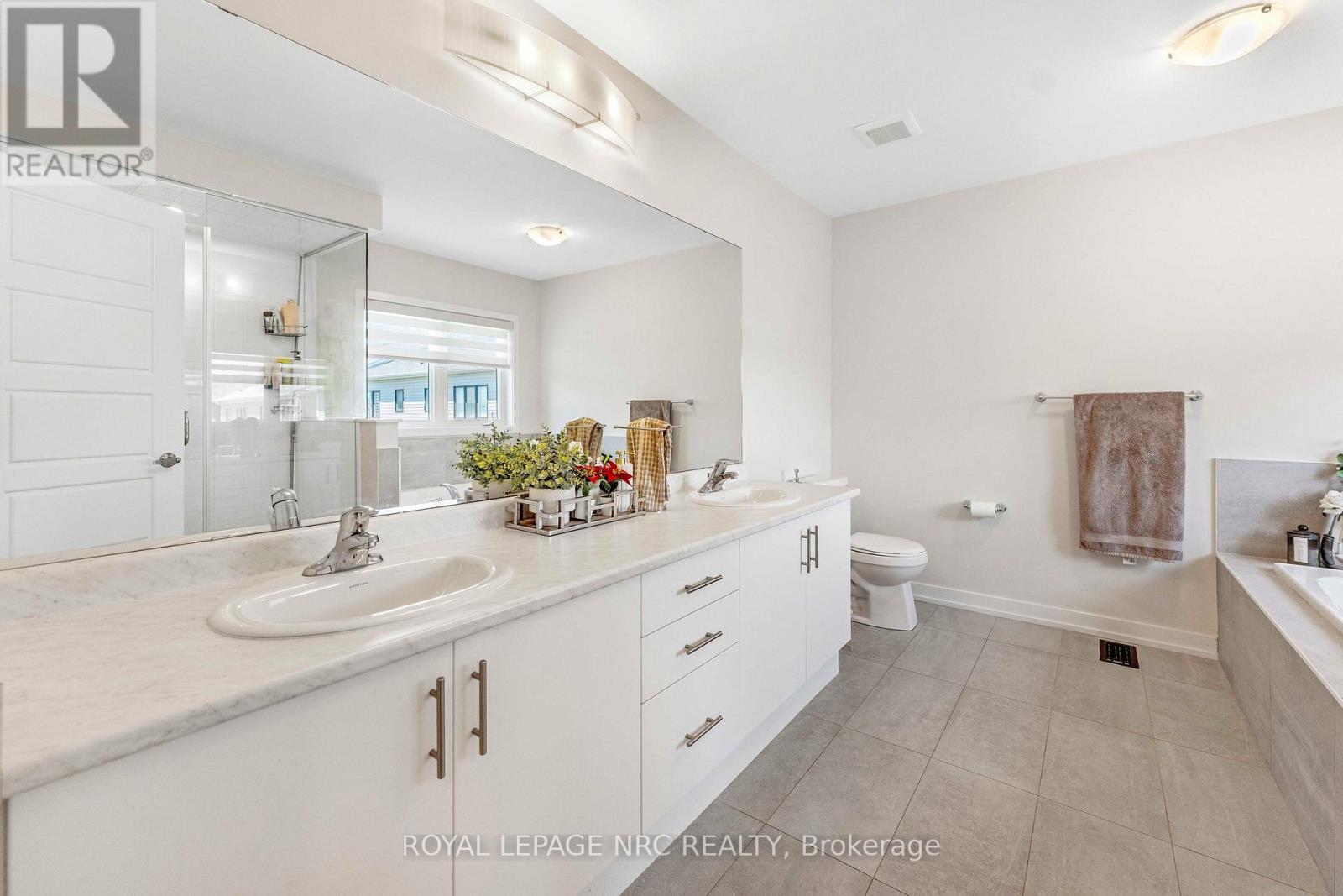 66 SUNFLOWER CRESCENT - Image 29