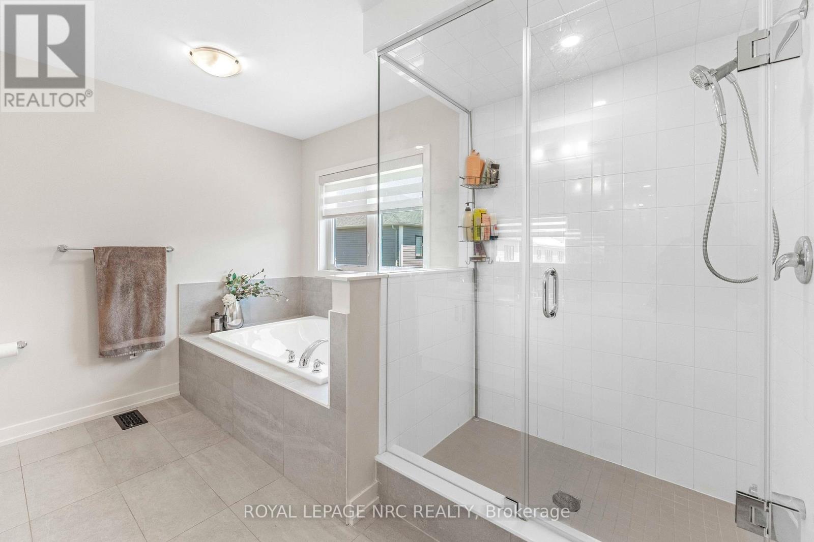 66 SUNFLOWER CRESCENT - Image 31