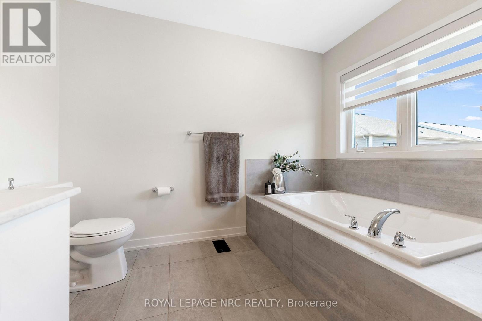 66 SUNFLOWER CRESCENT - Image 32
