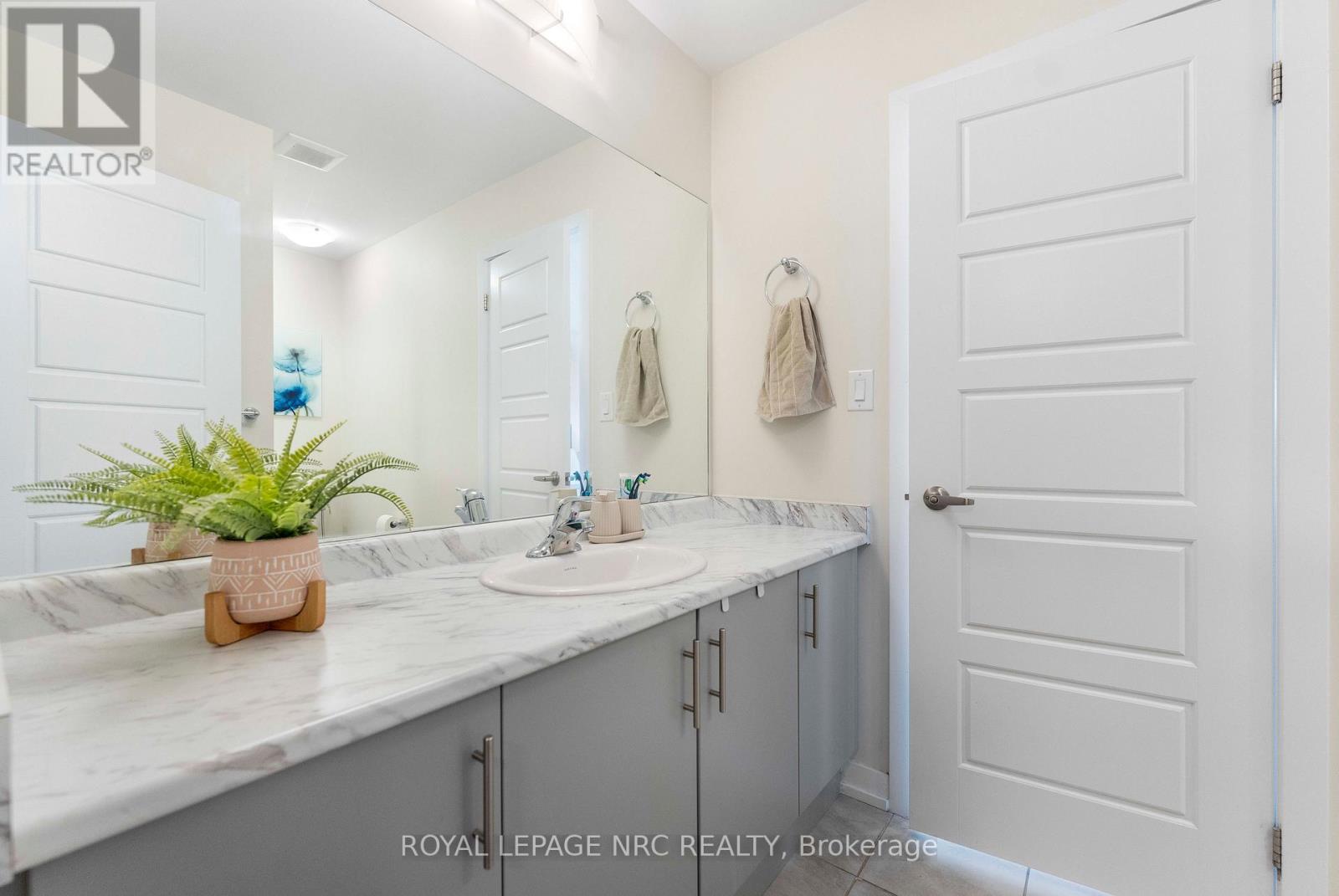 66 SUNFLOWER CRESCENT - Image 35