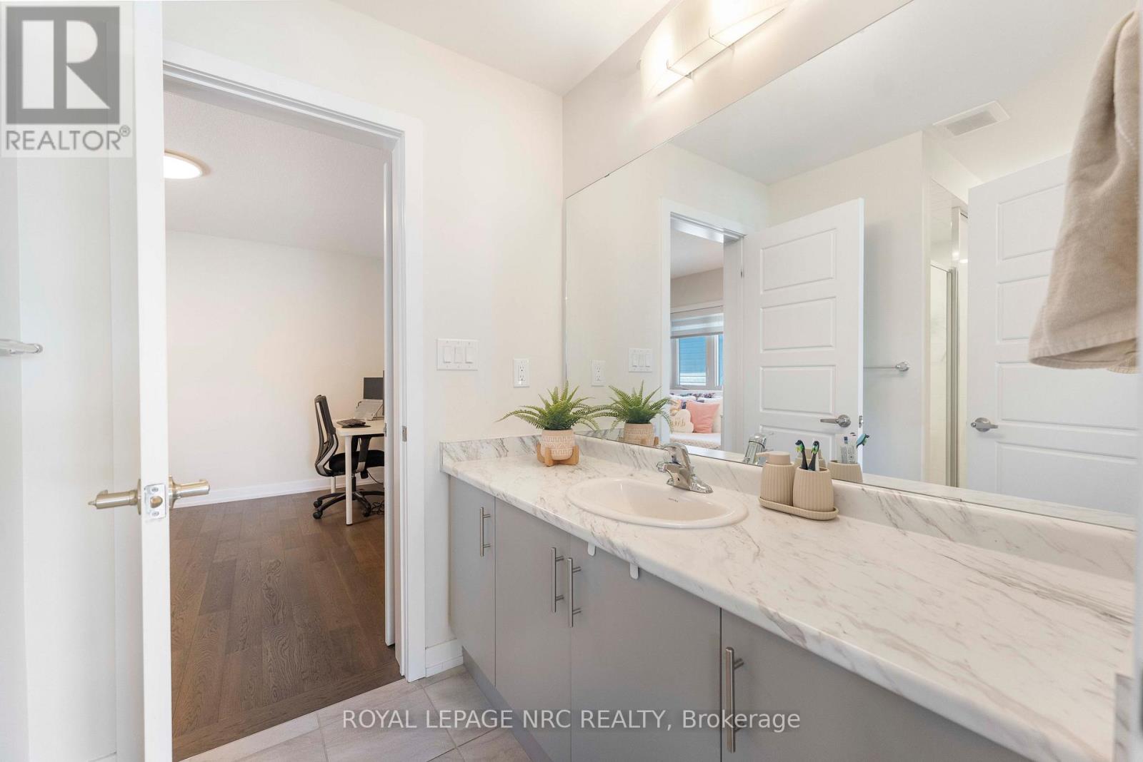66 SUNFLOWER CRESCENT - Image 36