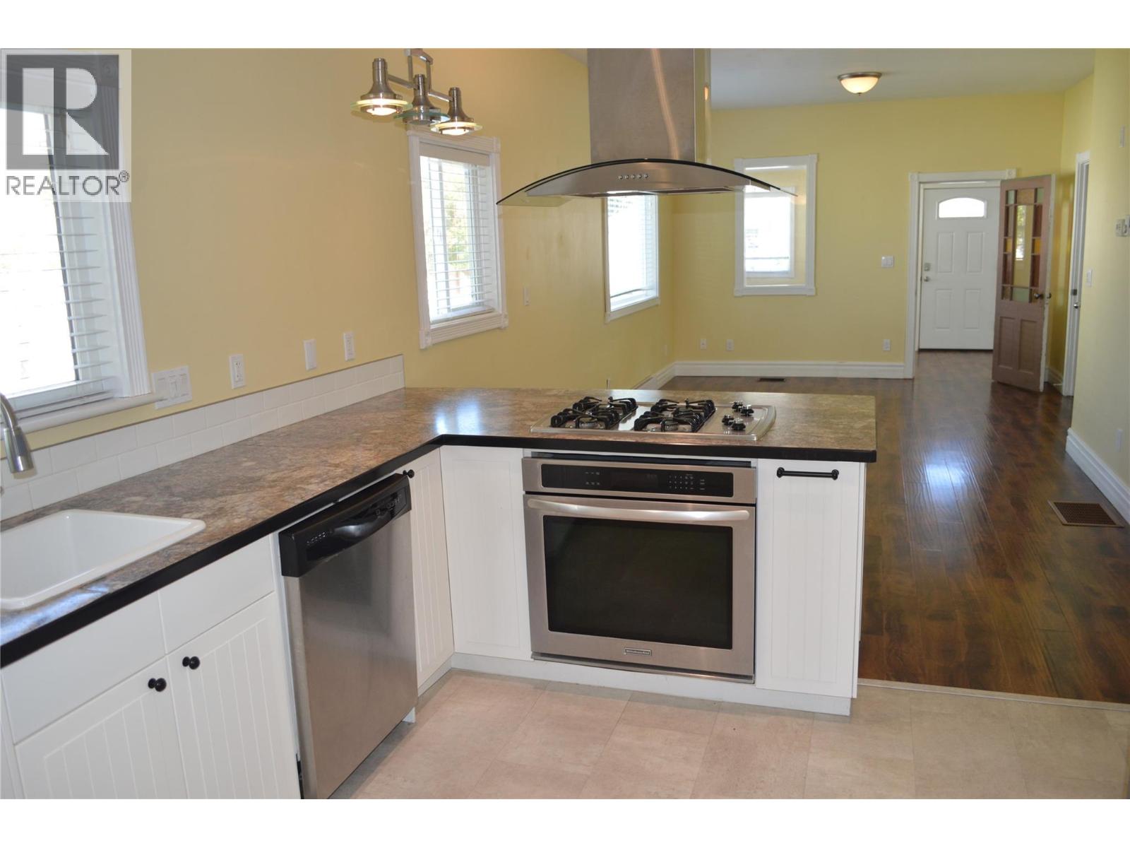 566 72ND Avenue, Grand Forks