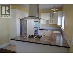 Full bathroom - 566 72nd Avenue, Grand Forks, BC V0H1H0 Photo 6