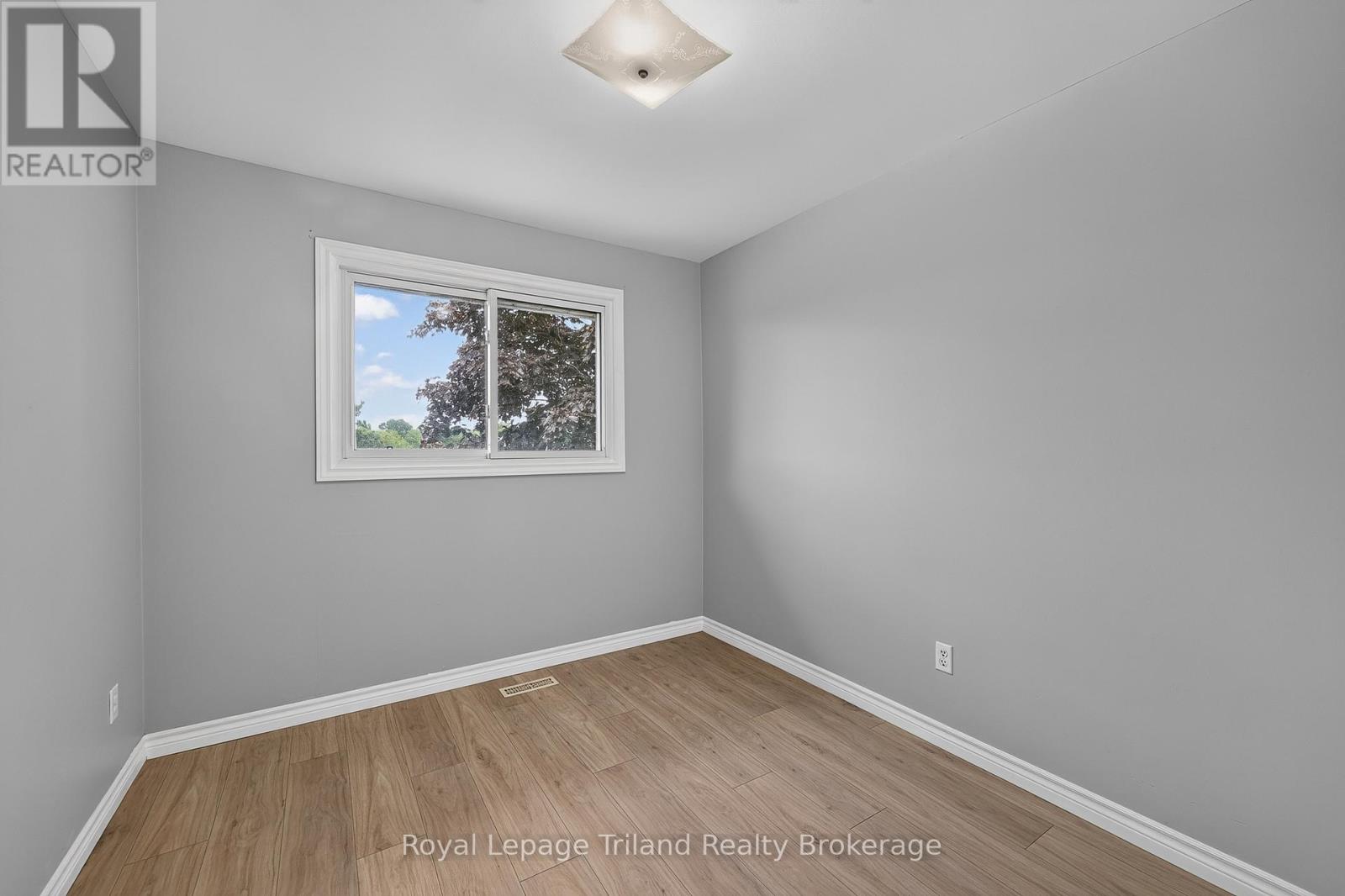 378 SALES DRIVE - Image 17