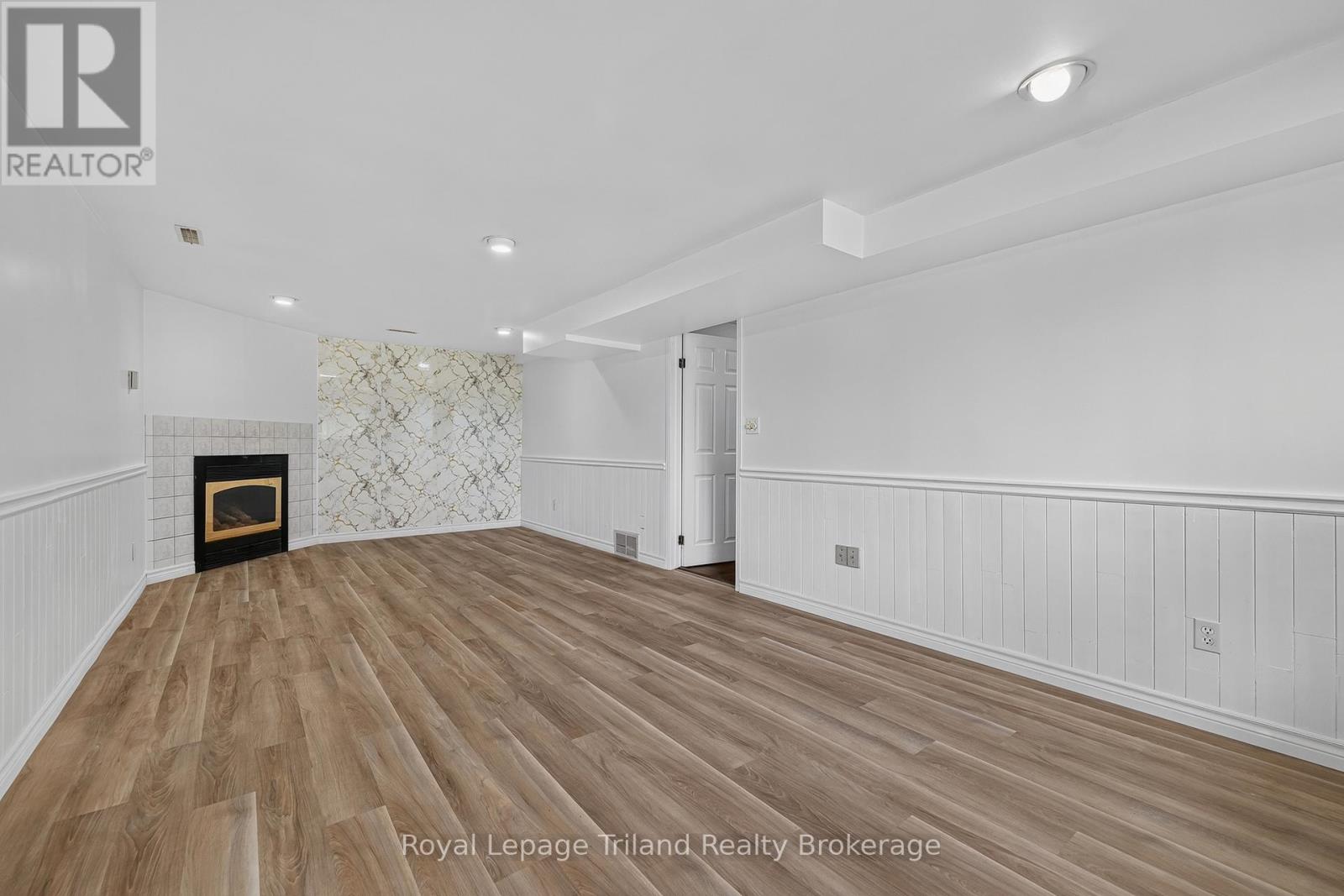 378 SALES DRIVE - Image 23