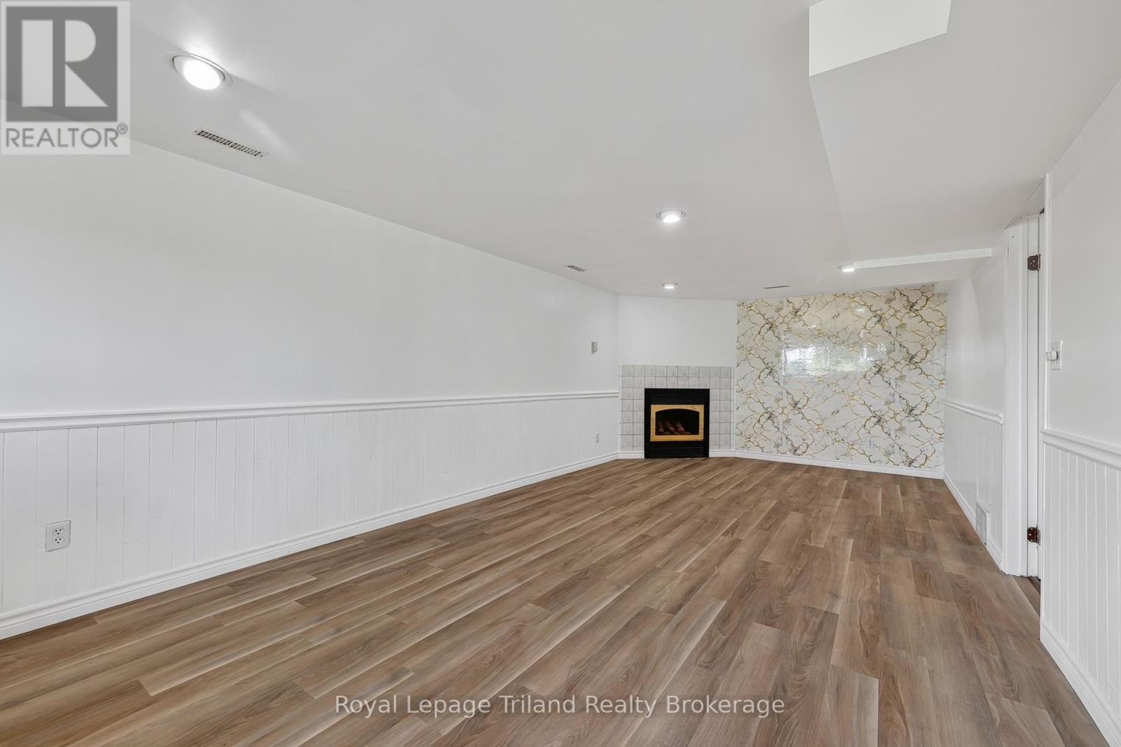 378 SALES DRIVE - Image 24