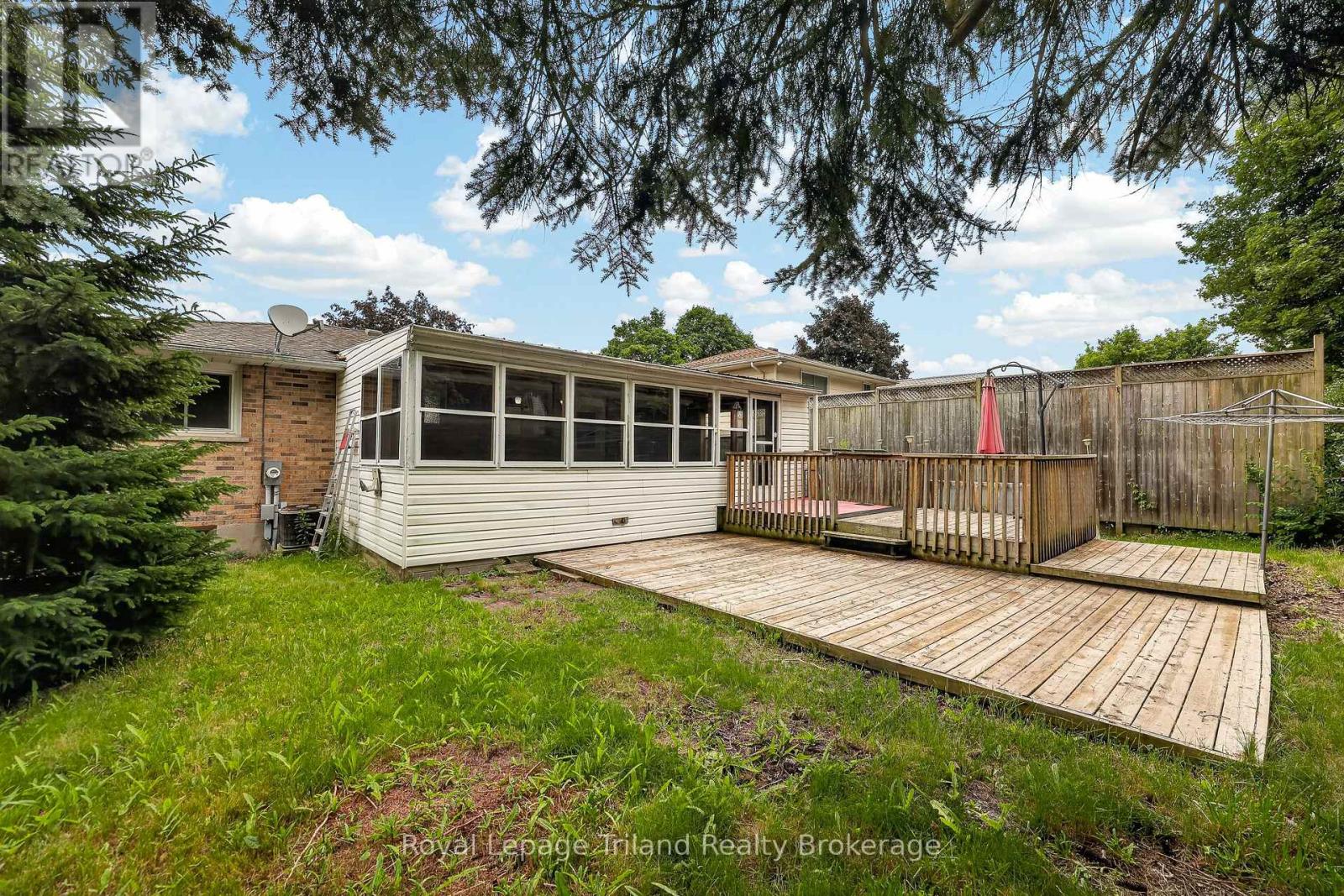 378 SALES DRIVE - Image 28