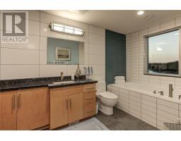 2410 South Bay Road, Sudbury, ON P3E6H7 Photo 29