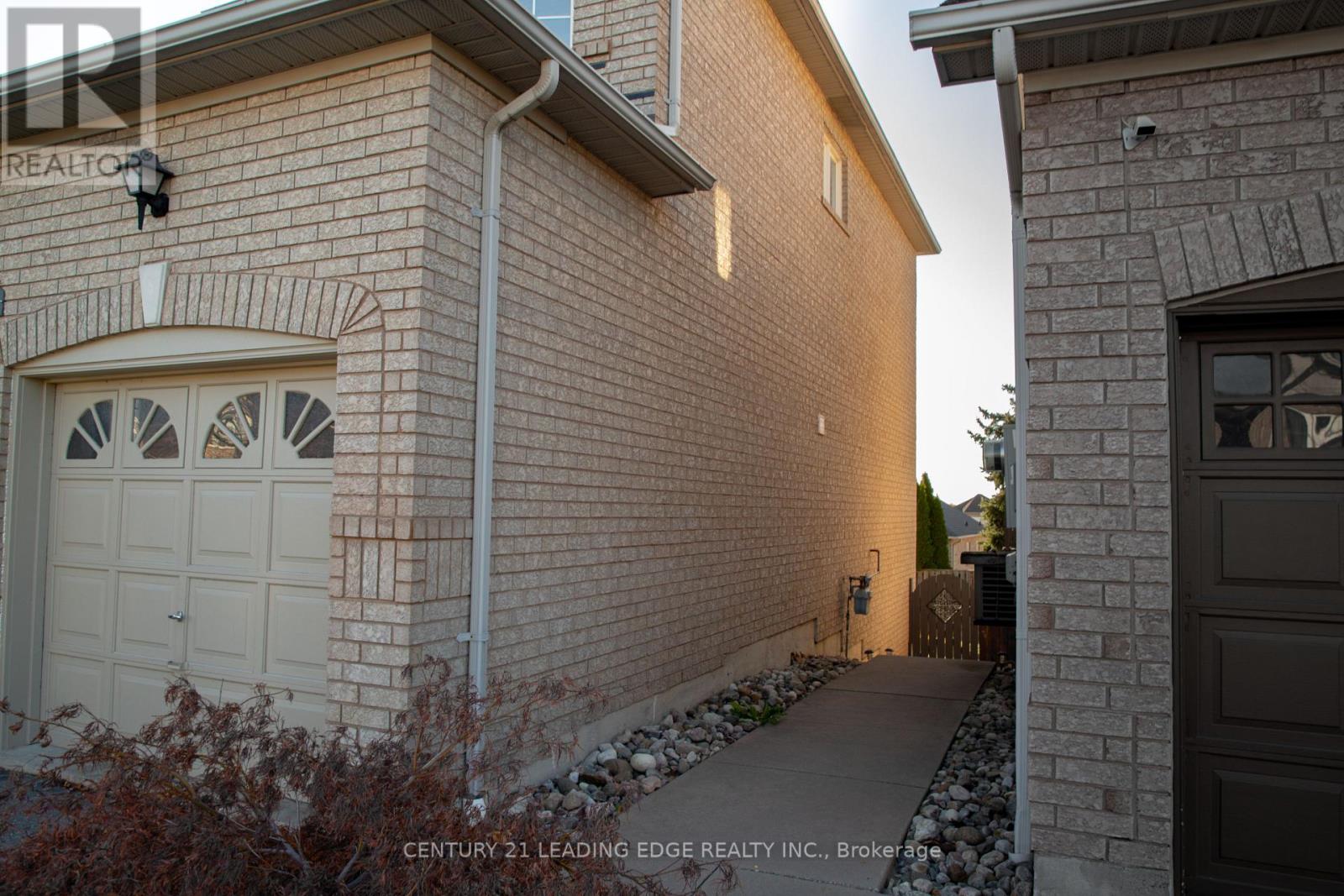 157 DOOLEY CRESCENT - Image 4