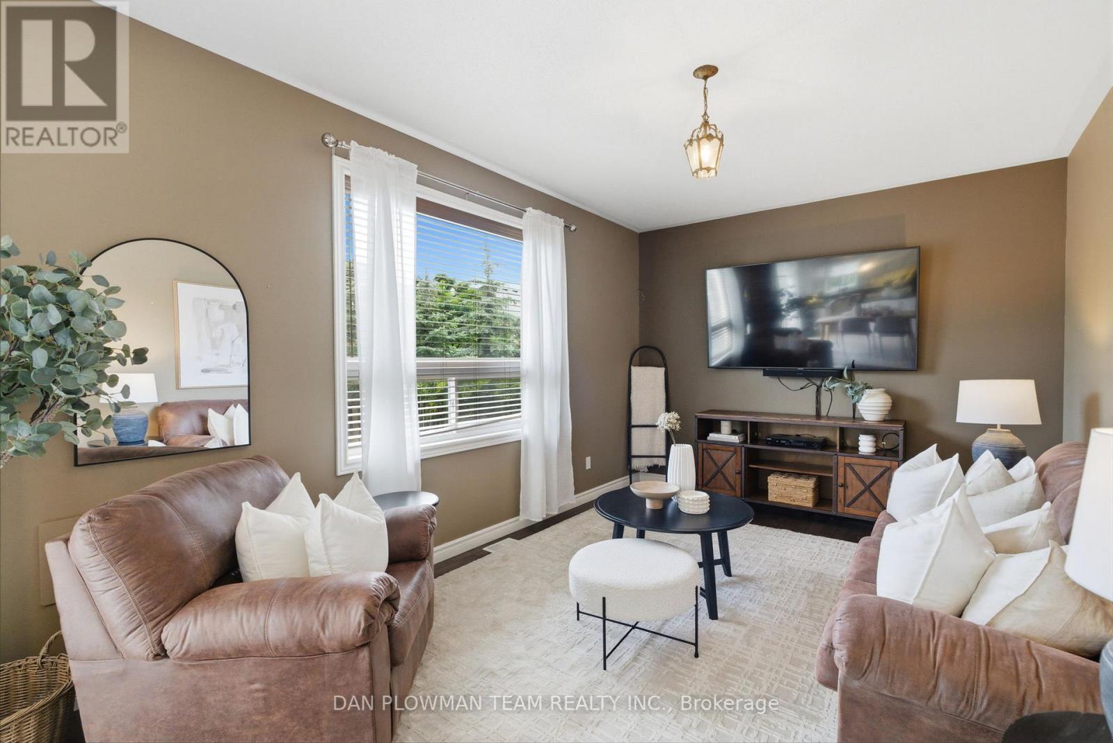 2243 PILGRIM SQUARE - 17