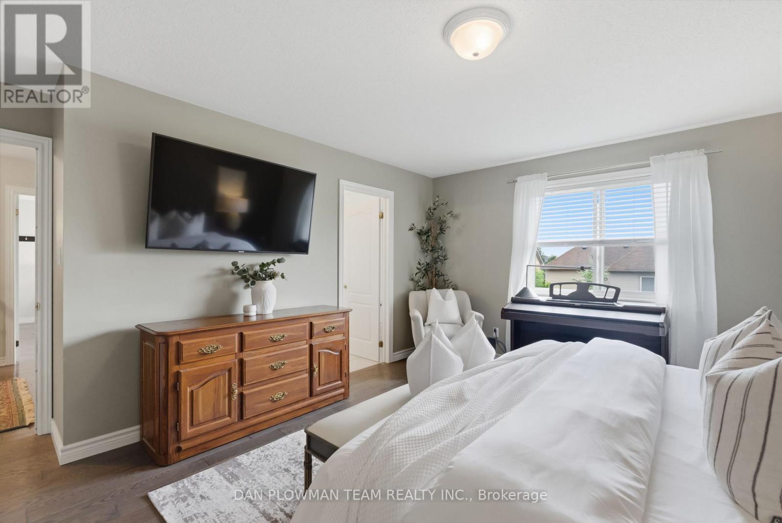 2243 PILGRIM SQUARE - 22