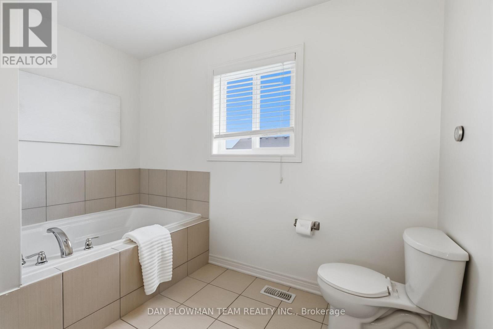 2243 PILGRIM SQUARE - 24
