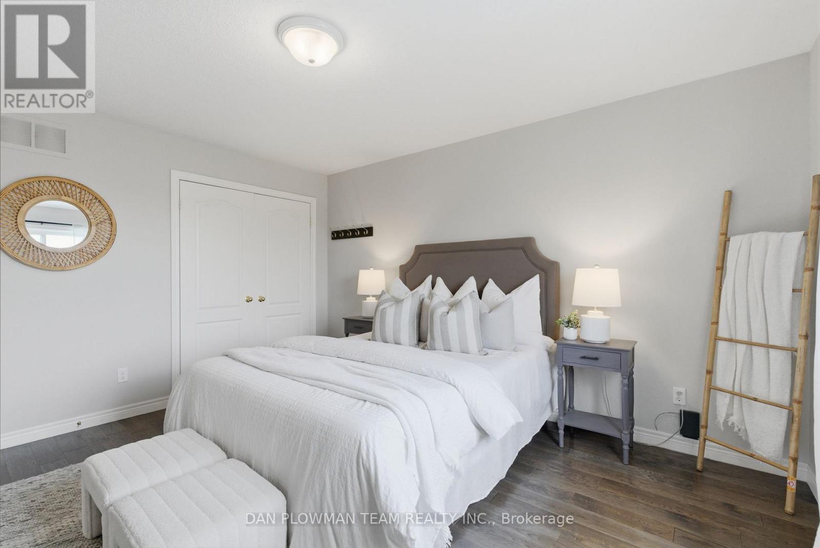 2243 PILGRIM SQUARE - 27