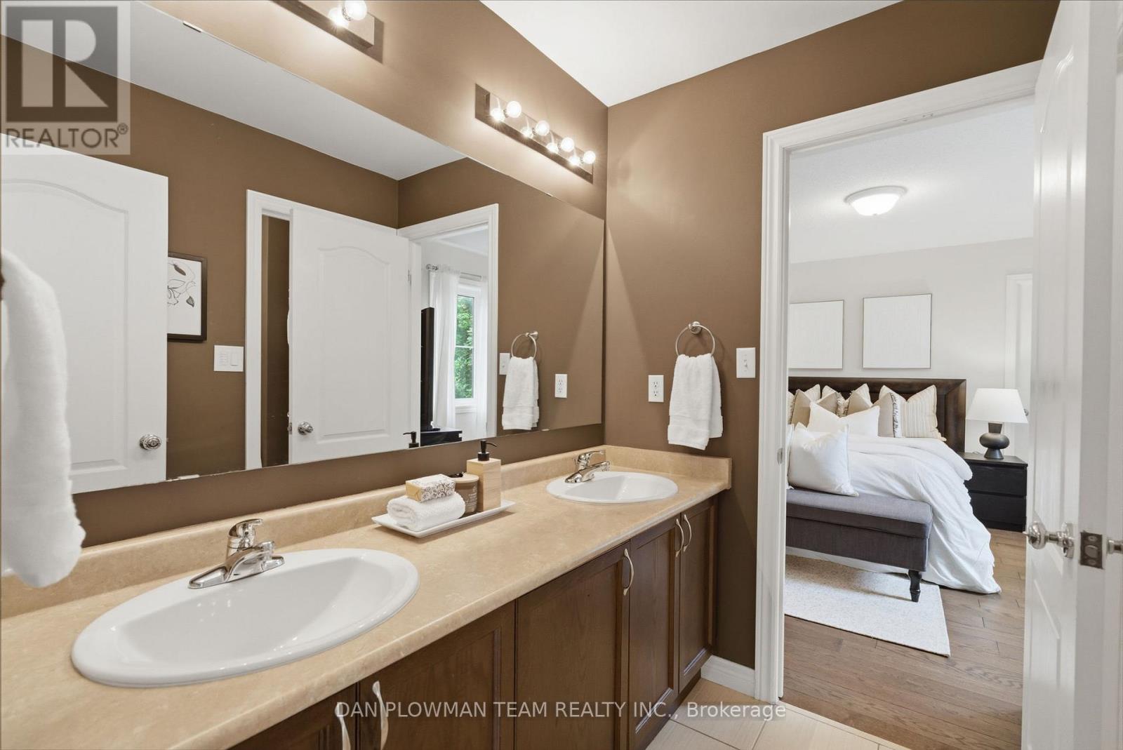 2243 PILGRIM SQUARE - 31