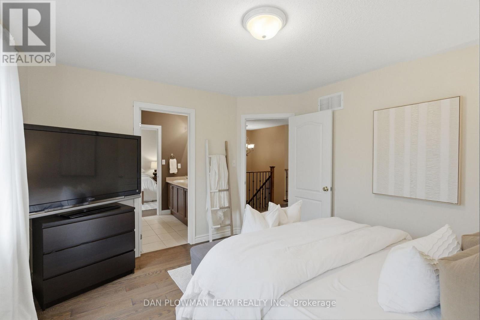 2243 PILGRIM SQUARE - 35
