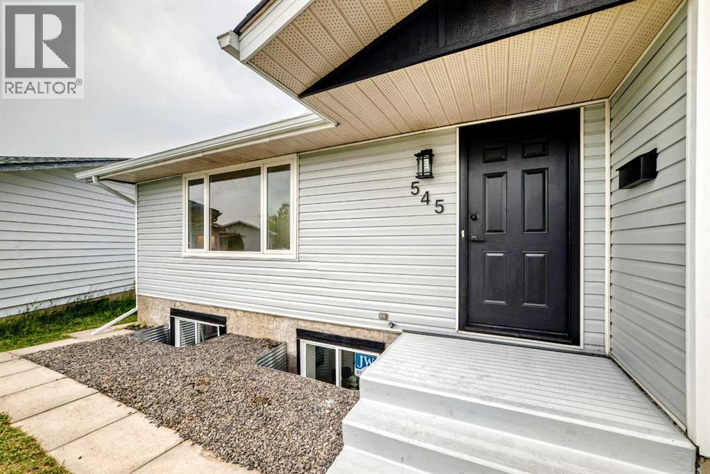 545 Madeira Drive NE, Marlborough Park, Calgary photo 2