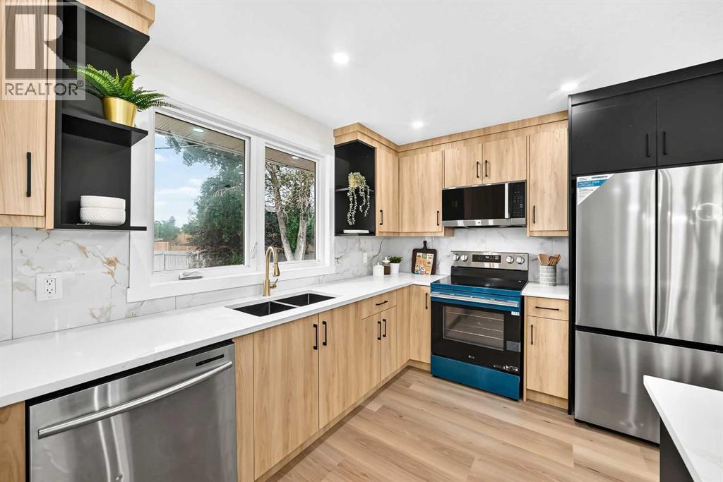 545 Madeira Drive NE - Image 12