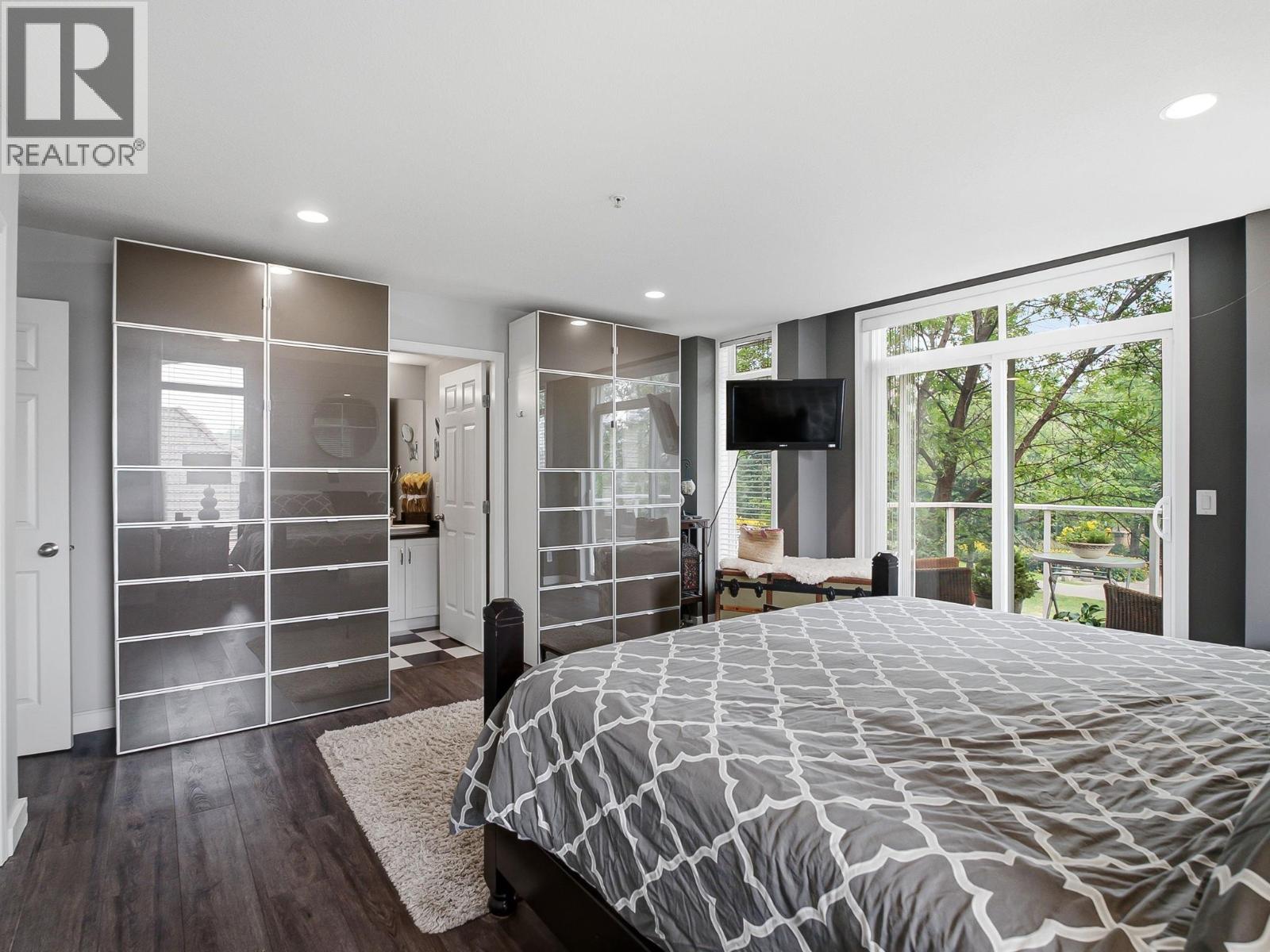 #242 1088 Sunset Drive - 11