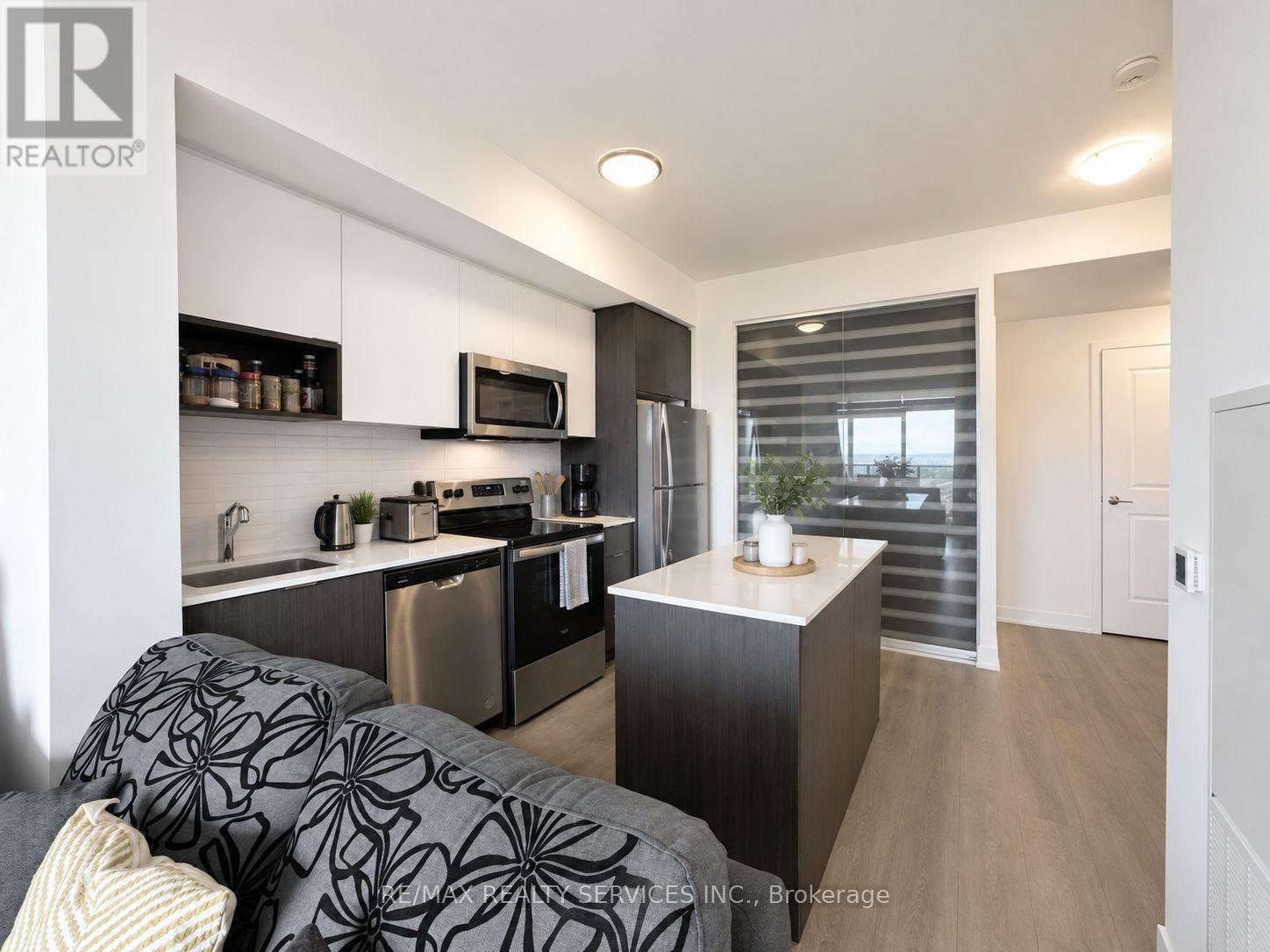 Photo of 202 Burnhamthorpe Road