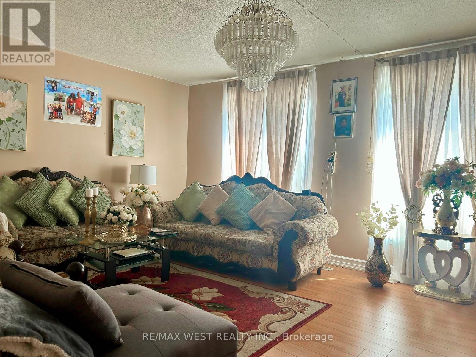 #134 6458 FINCH AVENUE W - Image 3