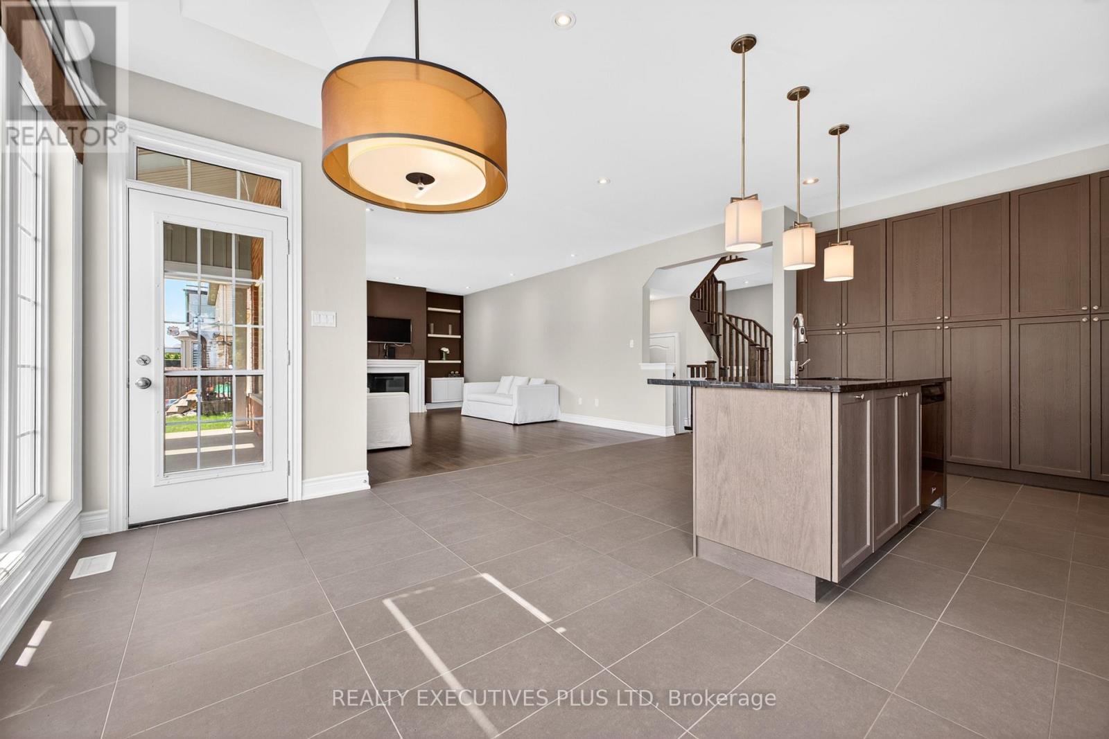 1 SUNSET WAY - Image 15