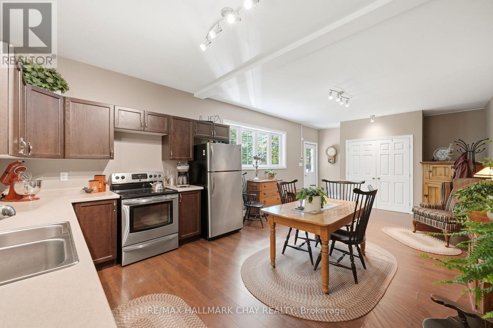 50 PRICE POINT ROAD - 10