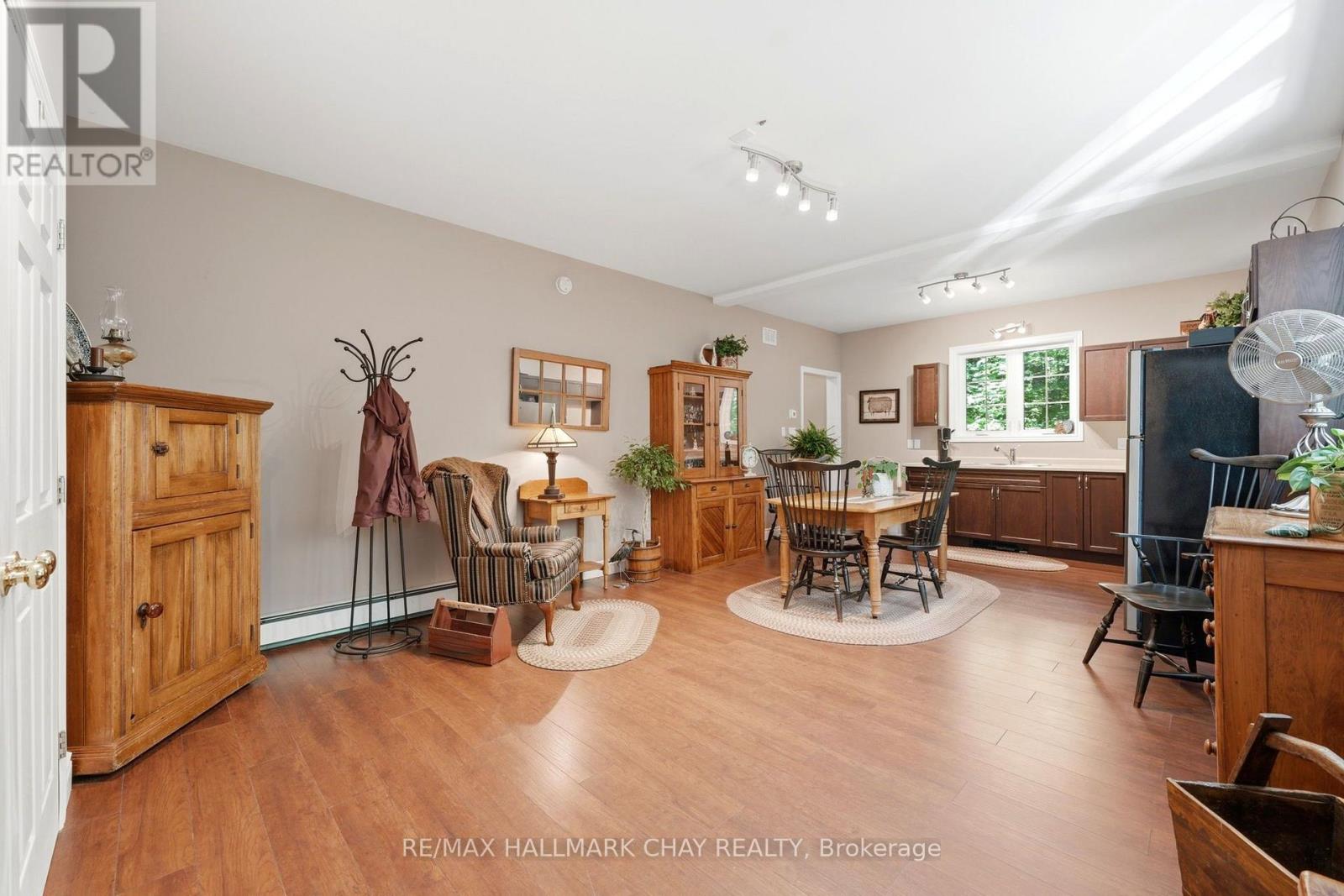 50 PRICE POINT ROAD - 7