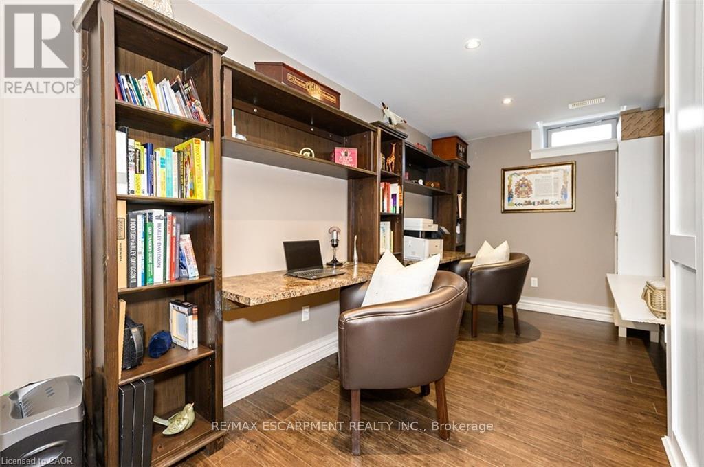 27 CARVER DRIVE - Image 27