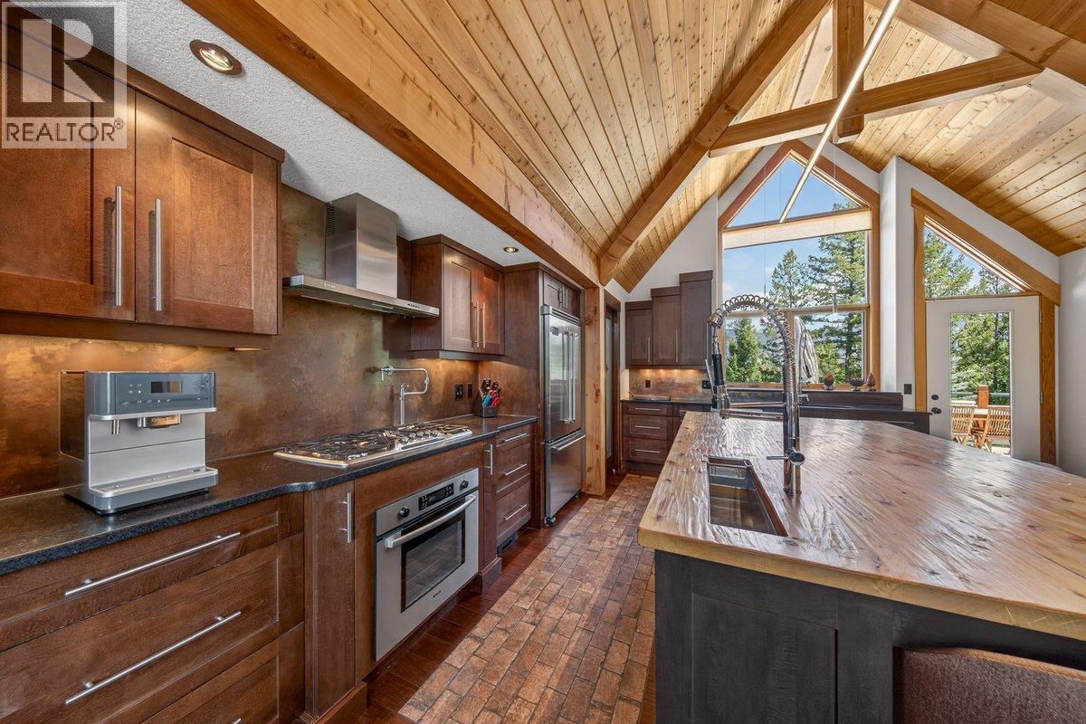 2557 LEDGEROCK Ridge, Invermere