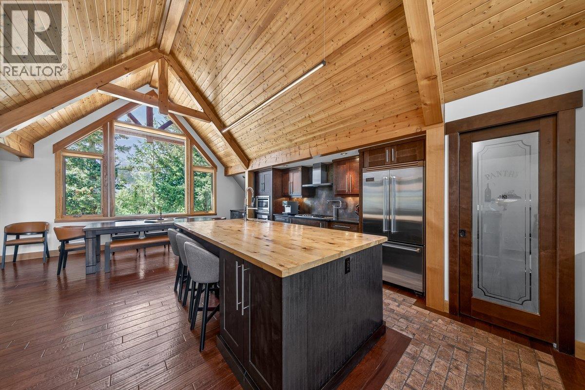 2557 LEDGEROCK Ridge, Invermere