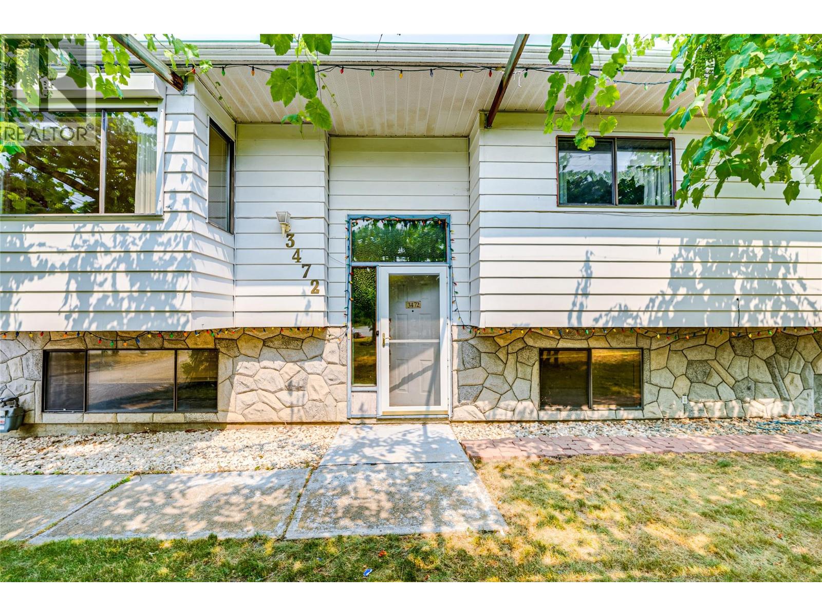 3472 Lockhart Crescent - 2