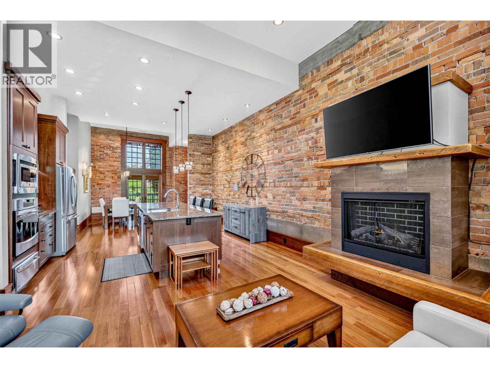 #103A 901 2nd Avenue - 16
