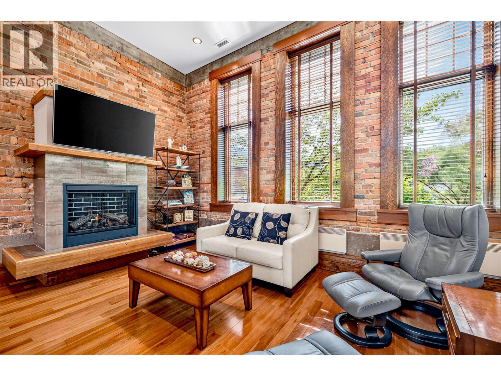 #103A 901 2nd Avenue - 19