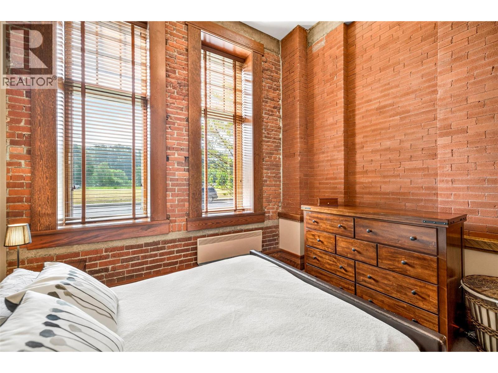 #103A 901 2nd Avenue - 33