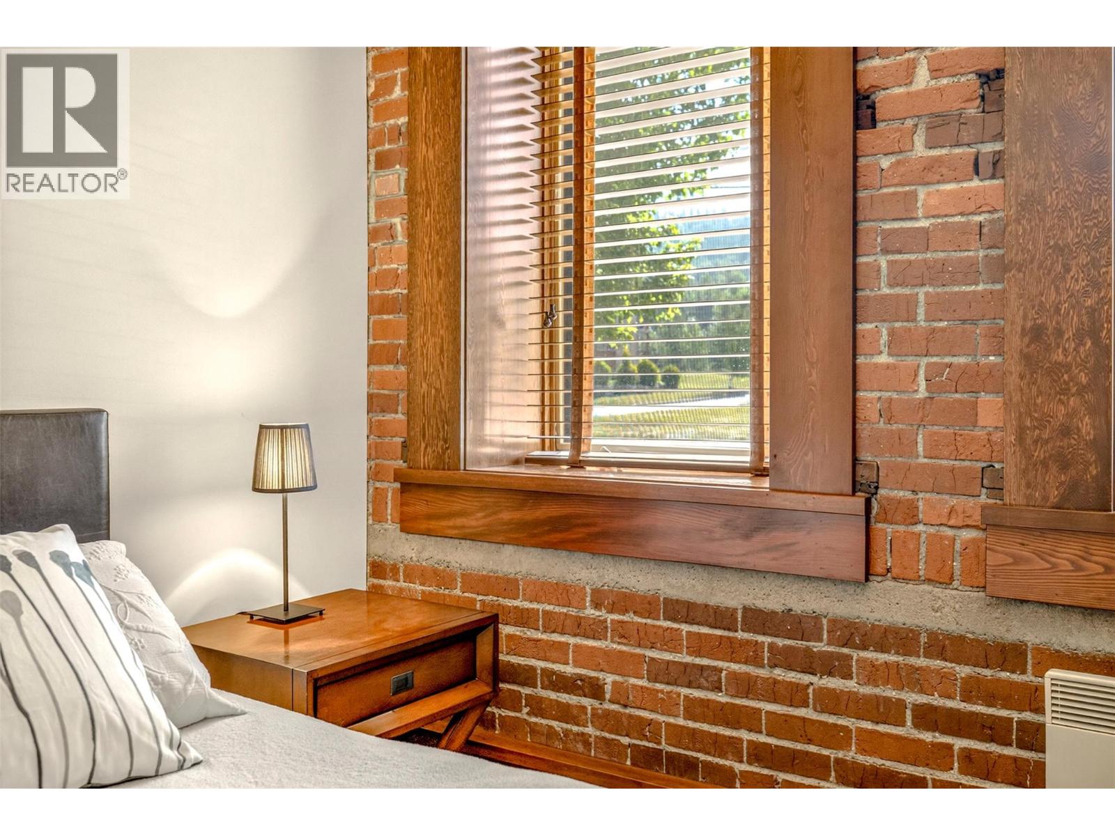 #103A 901 2nd Avenue - 32