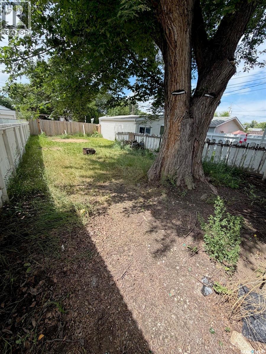 1313 G AVENUE N, Saskatoon — photo 2
