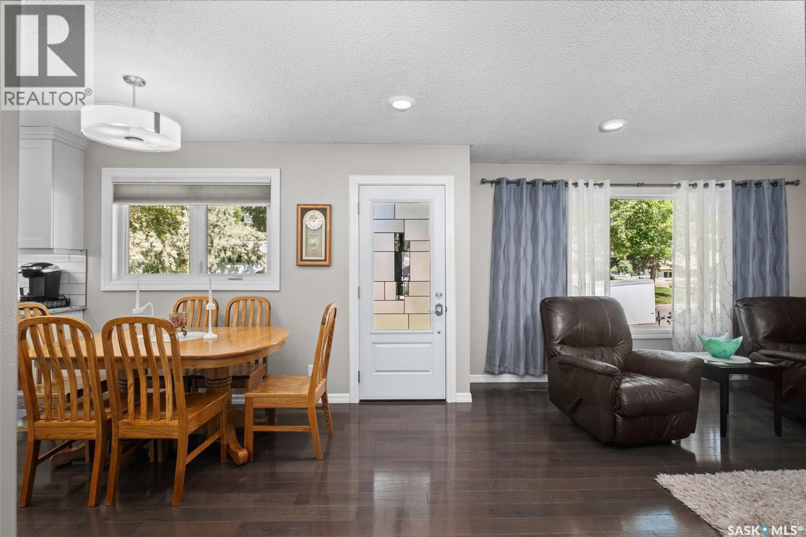 1561 Sibbald CRESCENT - 2