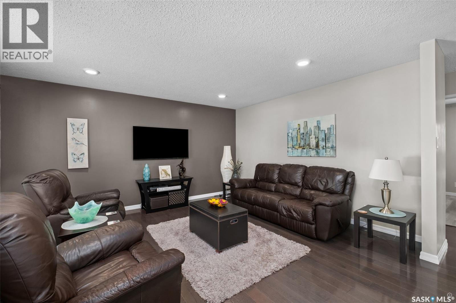 1561 Sibbald CRESCENT - Image 3