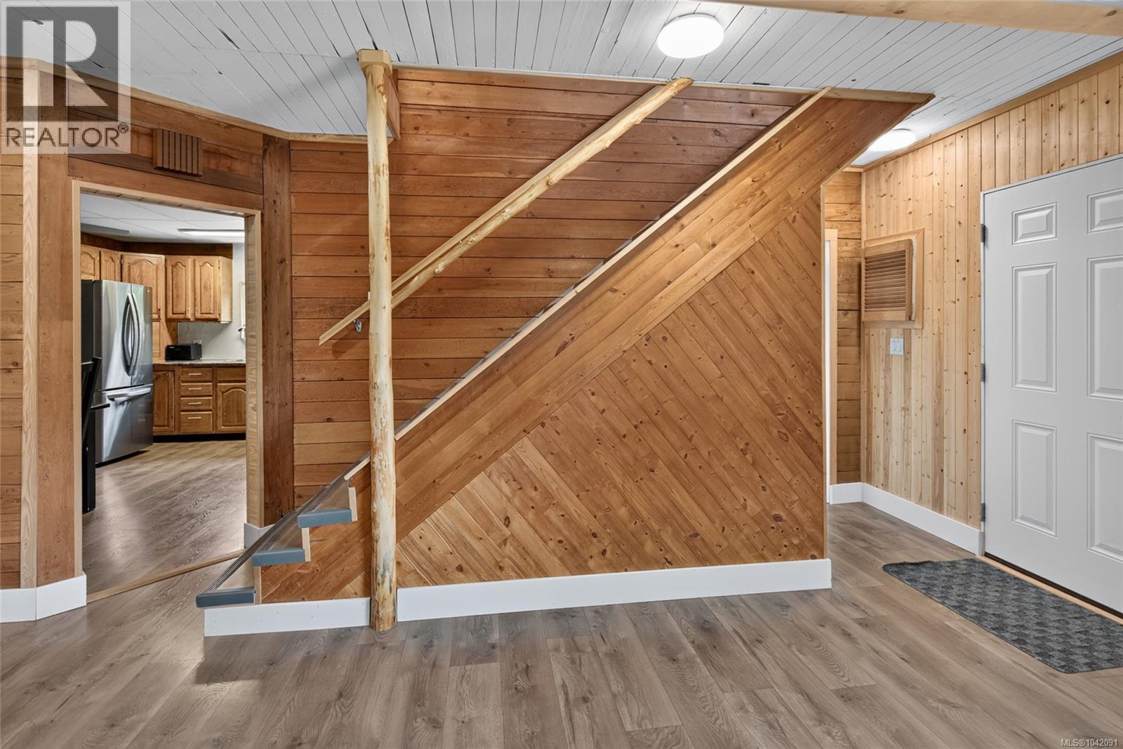 4925 Leslie Ave - 7