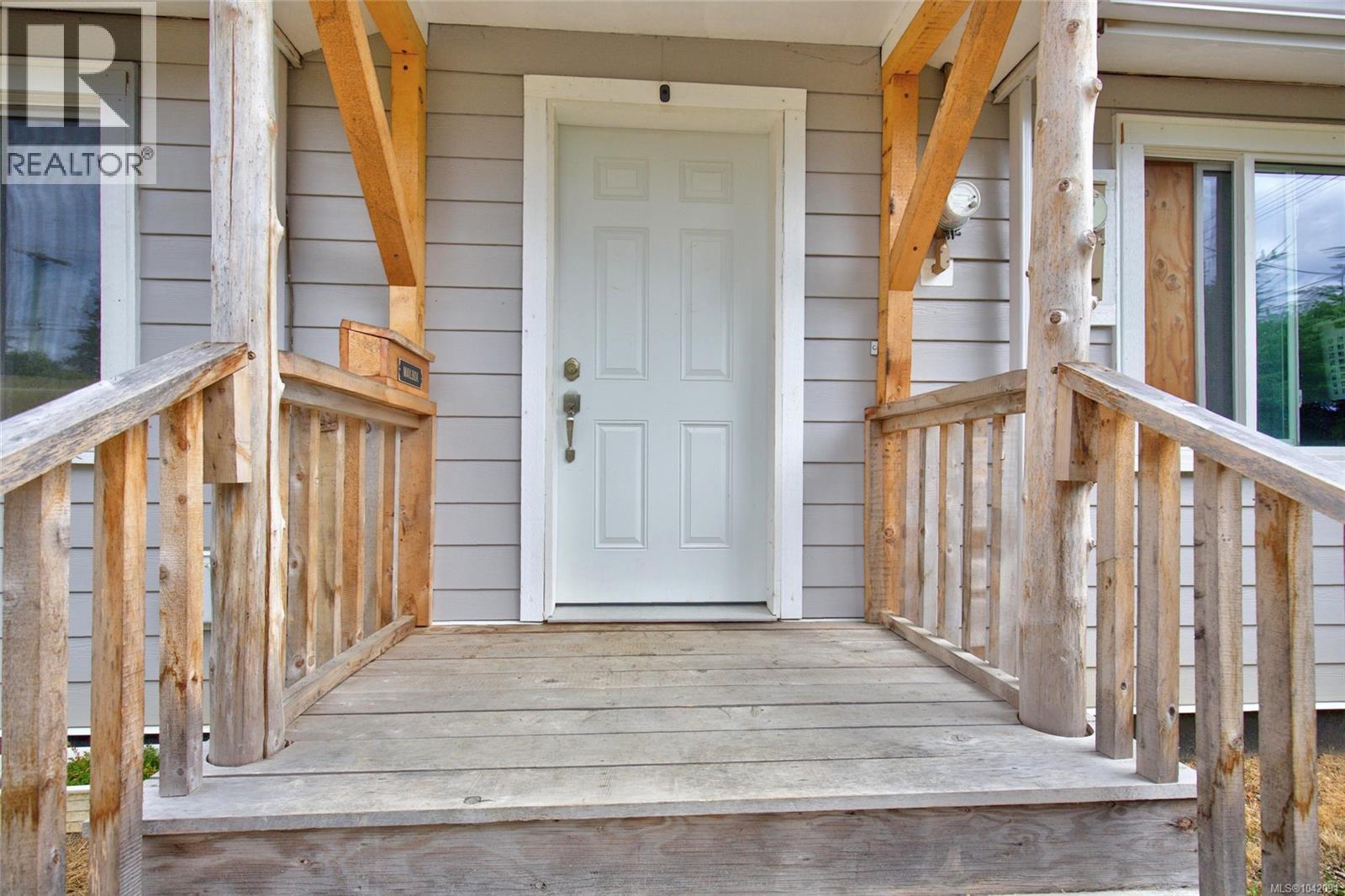 4925 Leslie Ave - 5