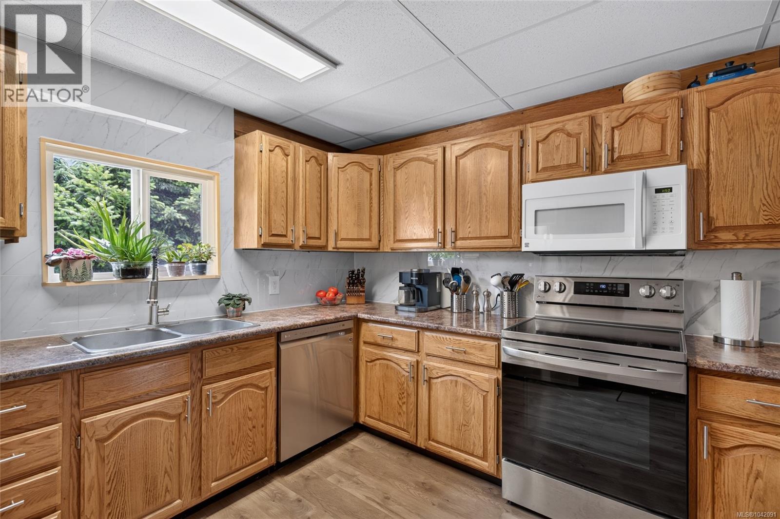 4925 Leslie Ave - Image 10