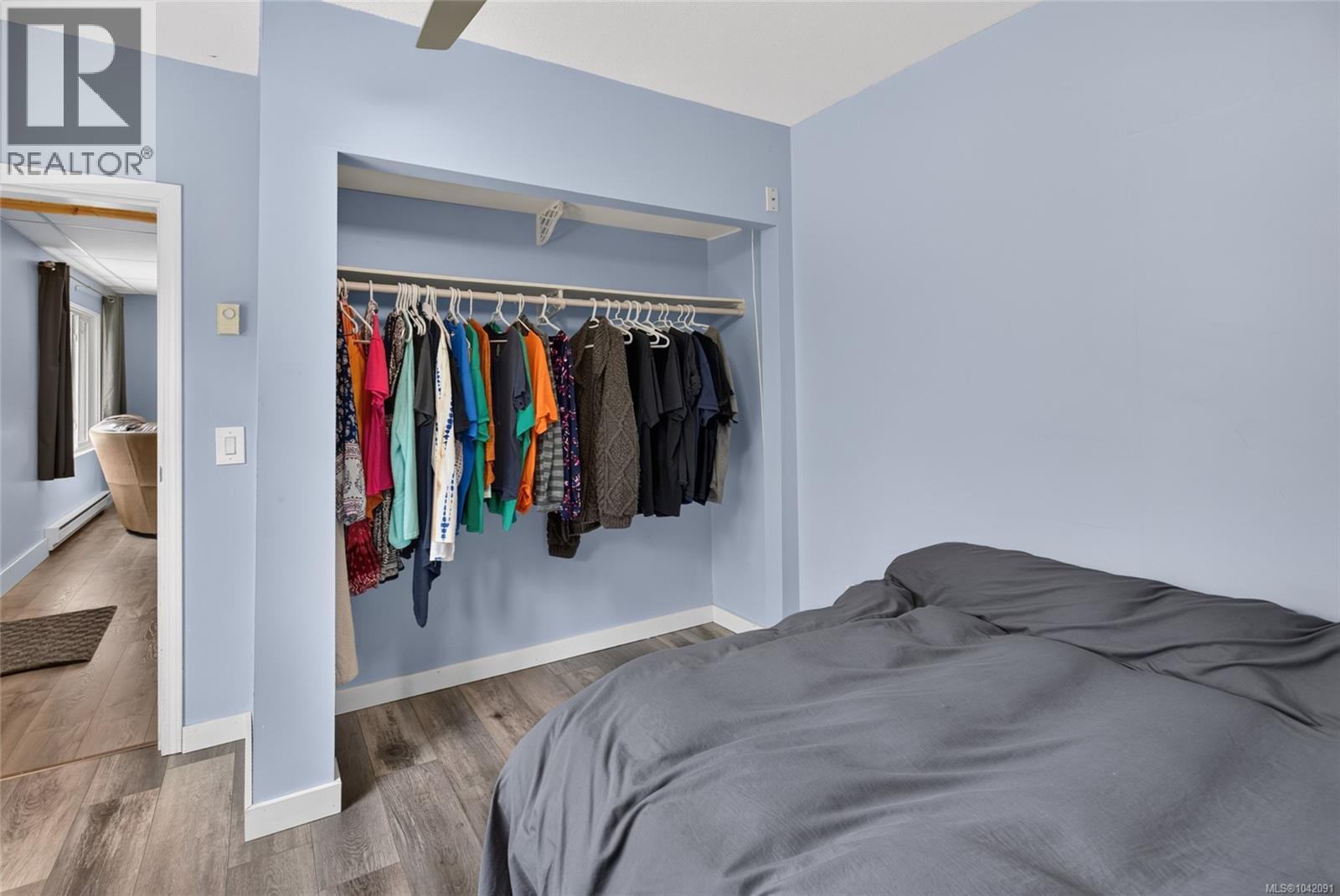 4925 Leslie Ave - Image 13